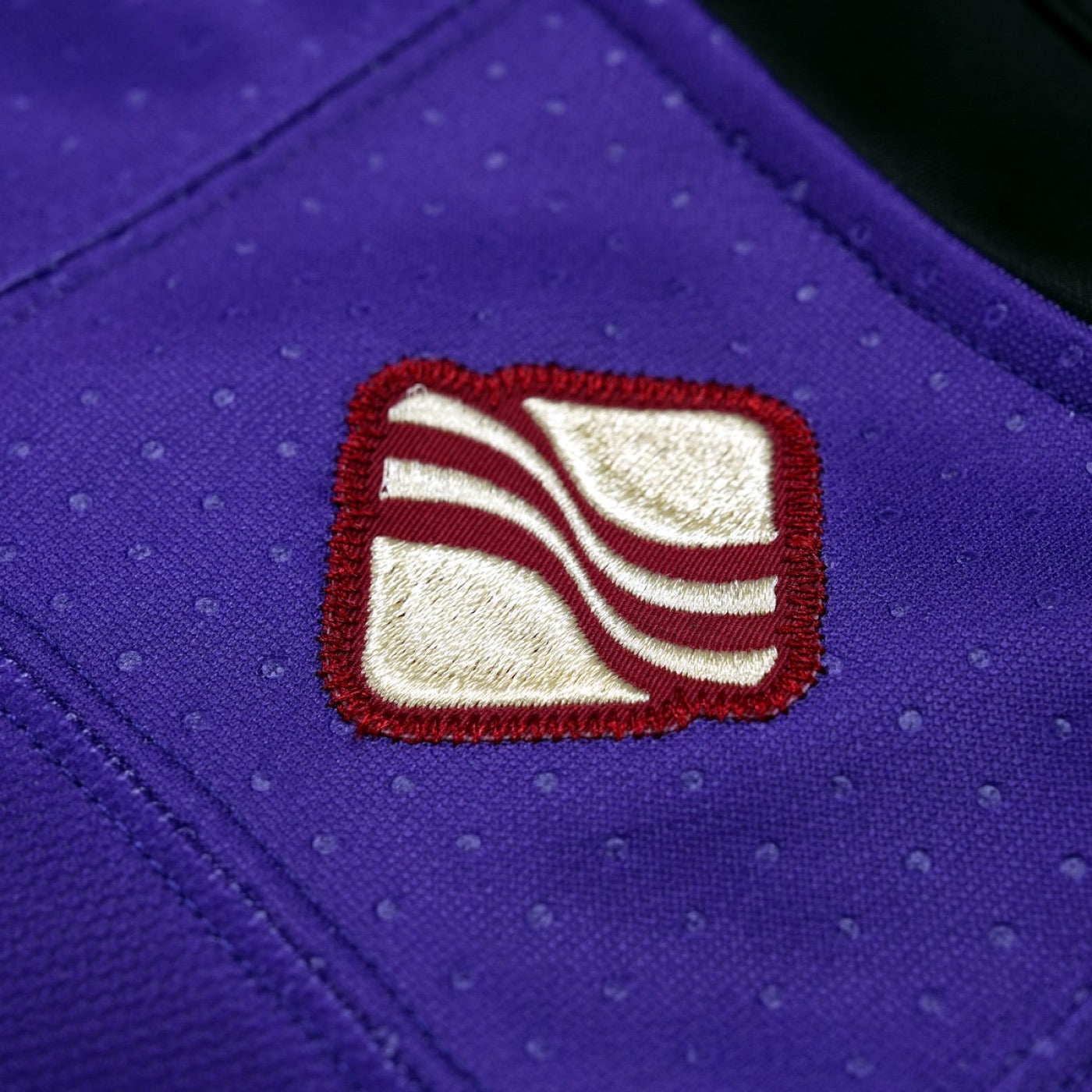 HUINA embroidery and tackle twill jersey detail